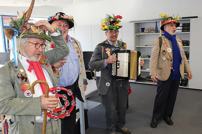 Die Stadtstreich(l)er bei ihrem Auftritt am Schmotzige in der SÜDKURIER-Redaktion.