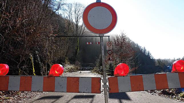 Straßensperrung im Albtal.