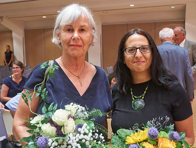 Ausgewählt: Die langjährige Kuratorin Lilot Hegi (links) übergibt ihr Amt an ihre Kollegin Elena Romanzin, welche bereits seit einigen ...