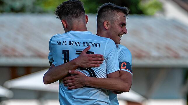 Bild : SG FC Wehr-Brennet gewinnt Wehratalpokal-Finale mit 5:1 gegen FC Bergalingen &ndash; wir haben Bilder!