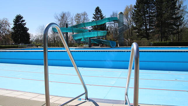 Kein Wasser, keine Gäste: Kurz vor Beginn der Sanierung ist es ruhig im Parkschwimmbad.