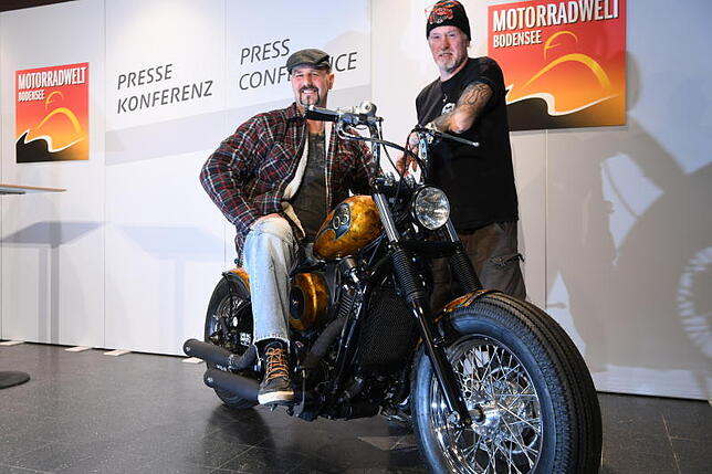 Beim "Best Bike Award" werden umgebaute Motorräder ausgezeichnet. Teilnehmer Tobias Frohnwieser auf seiner Kawasaki VM&nbsp;800 und ...
