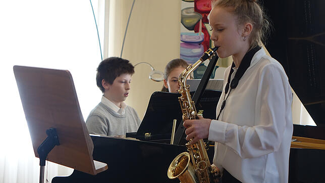 Mit geschmeidigem Ton brillierte Rosalie Zehnle am Saxophon mit ihrem Klavierpartner Florian Reinelt.