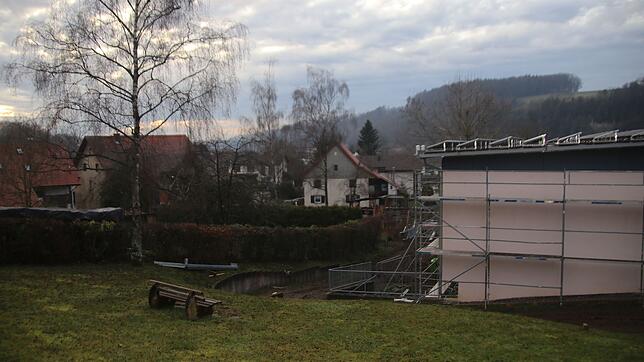 Im Zuge der Schulsanierung in Degernau wird auch die Außenanlage neu gestaltet. Förderungen aus Mitteln der Sanierungsmaßnahmen Ortskern ...