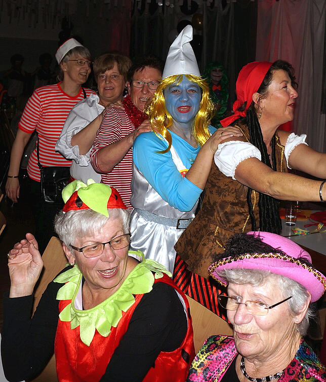 Bild 3: Bilder der Frauenfasnacht der katholischen Frauengemeinschaft Tiengen