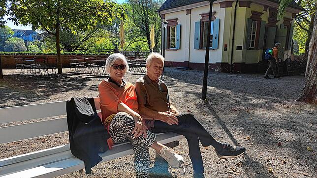 T-Shirt-Wetter bis Ende September: Die Sonne lockt auch Ende September noch einige Menschen in den Schlosspark in Bad Säckingen.