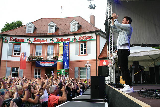 Bild 11: Bilder vom Konzert von Nico Santos im Rahmen der SommerSinnfonie