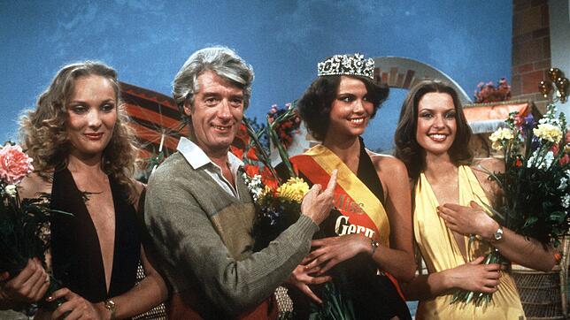 Im schwarzen Badeanzug und Krone zeigt sich Andrea Hontschik, die Miss Germany von 1979.