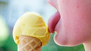 Zeit für Eis: Mancherorts sind heute mehr als 30 Grad drin. (Archivbild)