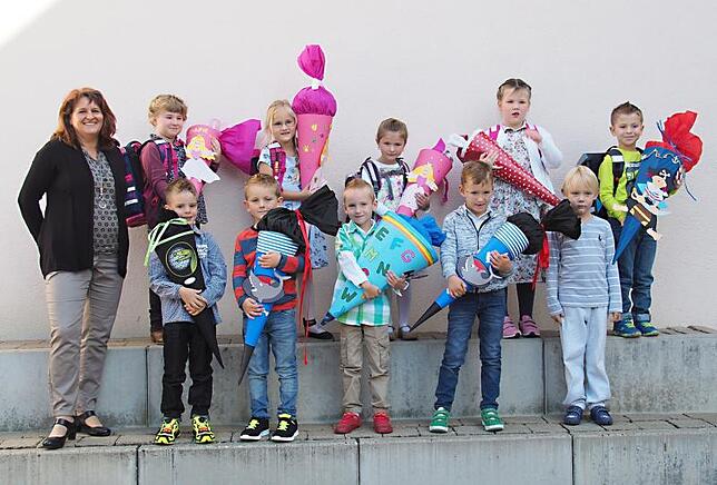 Klasse 1b: Klassenlehrerin Doris Watter hieß zehn Kinder in der 1b am Reinhold-Frank-Schulzentrum will­kommen.