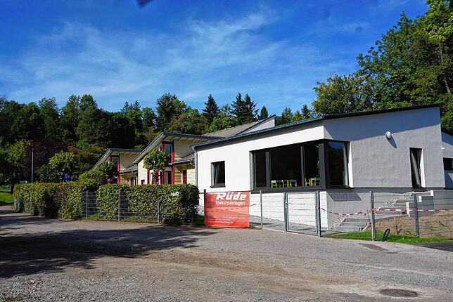 Der Anbau an den Ühlinger Kindergarten Purzelbaum fügt sich passend an den Kindergarten an und bietet erheblich mehr Platz für die Kinder.