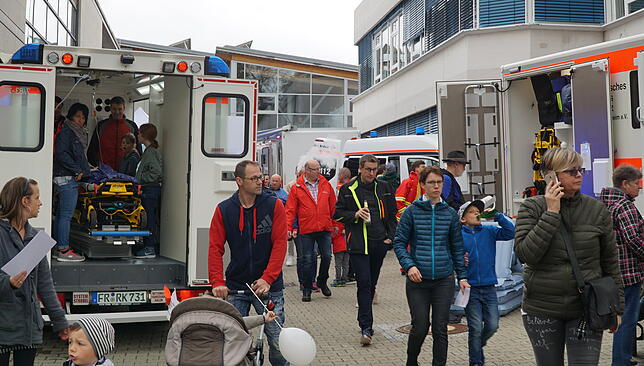Mit 40 Personen aus verschiedenen Ortsgruppen war das DRK im Einsatz und präsentierte sein breites Aufgabenfeld.