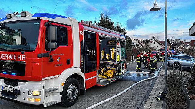 Einsatzkräfte der Feuerwehr am Einsatzort.