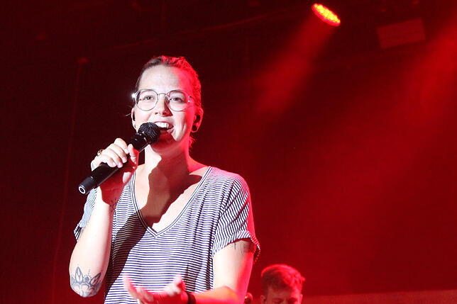 Stefanie Heinzmann, die 2008 im Rahmen einer Castingshow entdeckt wurde, hat sich mit ihrem aktuellen Album &bdquo;All you need is ...