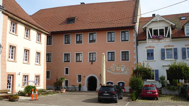 Das frühere Amtshaus in Stühlingen kann eine wechselvolle Geschichte erzählen. Es war schon vieles: Fürstenbergisches Rentamt und ...