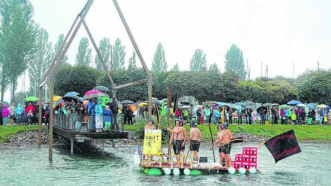 Regen beim Hafenfest 2014: Das Fest machte einen Verlust von rund 8500 Euro, was die Wetterabhängigkeit dieser Veranstaltung unter ...