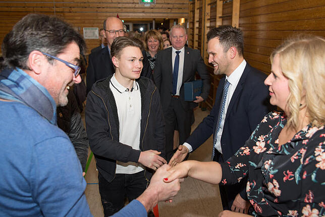 Viele hundert Hände schüttelten Johannes Henne und Emma Heinz zur Begrüßung der Gäste bei der Amtseinführung.