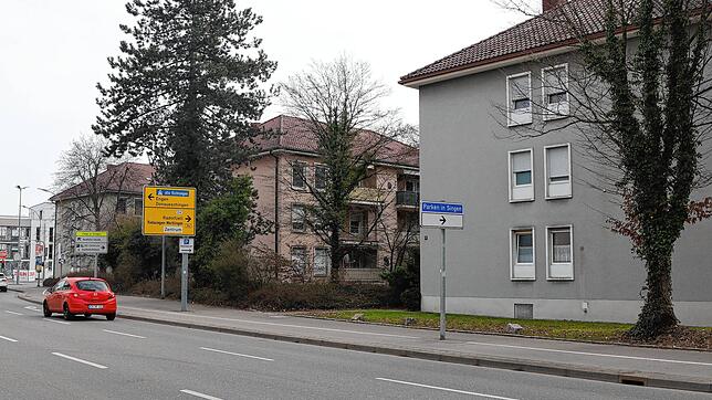 Drei Häuser an der Schaffhauser Straße, Ecke Hauptstraße in Singen sollen abgerissen werden – hier ein Archivbild vom März. Damit ...