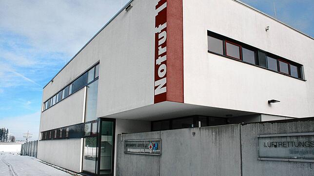 Ein schmuckes Gebäude auf der grünen Wiese, die Integrierte Leitstelle in Villingen-Schwenningen. Doch inzwischen haben die Anrufe und ...