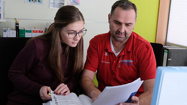 Lara Keller hat sich nach dem Abitur für eine Ausbildung im Betrieb ihres Vaters Alfred Keller entschieden.
