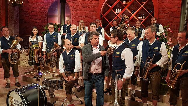 Die Bauernkapelle Mindersdorf ist am Samstag, 14. September, um 20.15 Uhr in der Fernsehsendung &bdquo;Schlager-Spaß mit Andy ...