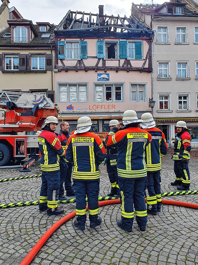 Durch den Brand wurde das Gebäude Hofstatt 14 &bdquo;nahezu komplett zerstört&ldquo;, so die Einschätzung der Polizei.
