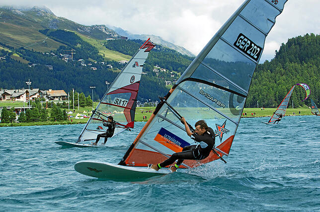 Bild 1: Zum Surfen muss man nicht ans Meer: Wir stellen Ihnen Wassersportmöglichkeiten am Hochrhein vor