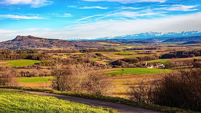 Der Hegau kann als Wander- und Radfahrregion mit seiner außergewöhnlichen Landschaft und seiner Nähe zum Bodensee bei Touristen punkten.