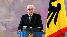 Bundespräsident Frank-Walter Steinmeier spricht im Schloss Bellevue.