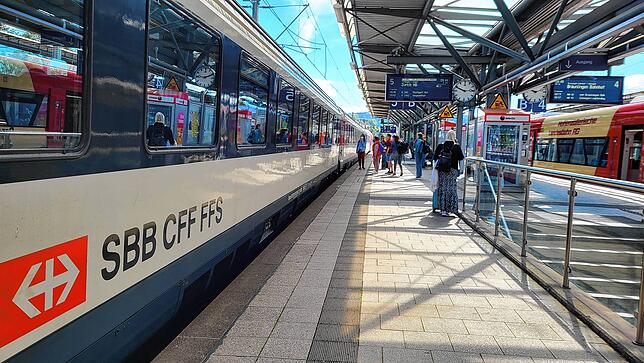 Ein Wagen der Schweizerischen Bundesbahnen, der auf der Gäubahn-Strecke verkehrt.