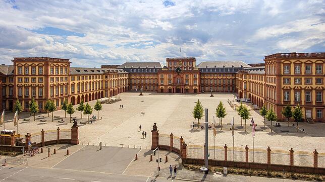 Das Schloss Mannheim zählt zu den größten Barockschlössern Europas.