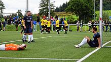 Jubel bei den Öhninger Spielern nach dem verdienten 3:1-Erfolg, Tristesse dagegen natürlich beim SV Allensbach. Bild: Peter Pisa