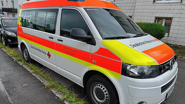 Dieses Krankentransportfahrzeug ist in einer Julinacht durch einen Schmorbrand völlig zerstört worden. Neu würde es rund 200.000 bis ...