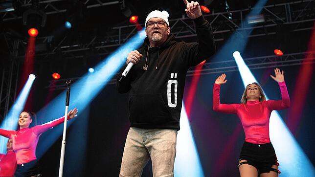 Am Sonntag war in Schupfart Schlagerparty. Im Bild Stargast DJ Ötzi beim 38. Schupfart Festival. Bild: Michelle Wirz