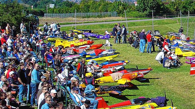 Veranstaltungen wie die German Acro Masters mit bis zu 5000 Besuchern sind nicht mehr möglich, wenn der in der Aufstiegsgenehmigung des ...