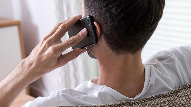 Wer viel telefoniert, ist einer erhöhten Handystrahlung ausgesetzt.