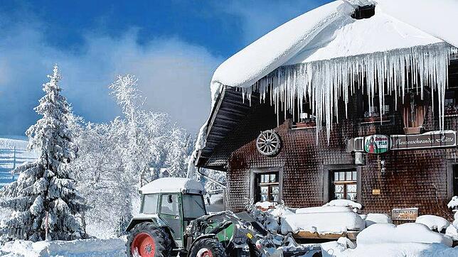 Wenn das Wetter passt, sieht die Menzenschwander Hütte aus wie aus einem Wintermärchen. Doch auch verkehrstechnisch ist die Lage an der ...
