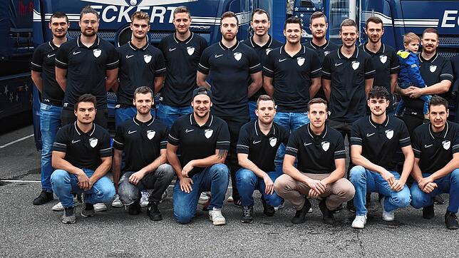 Der SV Unteralpfen wünscht sich einheitliche Pullover für die Aktivmannschaften. Das Bild zeigt die erste Mannschaft des SV Unteralpfen.