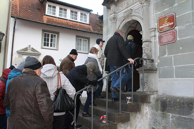 Groß war der Andrang, viele hatten sich für die exklusive Archivführung beworben – 27 SÜDKURIER-Leser durften dabei sein. Mehr wären bei ...