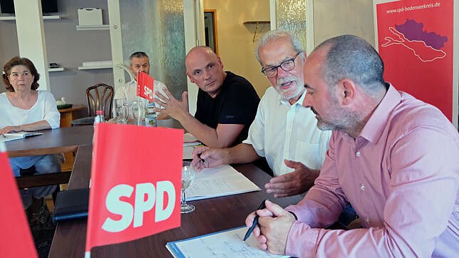 Wie lässt sich Wohnraum schaffen, den sich ein Normalbürger leisten kann? Dieses Problem thematisierten der SPD-Kreisverband und der ...