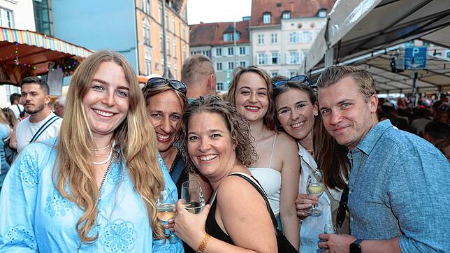 Bild : Bildergalerie: Der Tag lockt Einheimische zum Konstanzer Weinfest