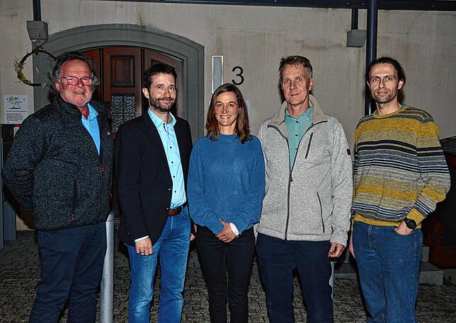 Die Umweltgruppen-Kandidaten für den Ortschaftsrat Ittendorf (von links): Christian Schmid, Jörg Bailer, Cornelia Hintz, Martin Roth und ...