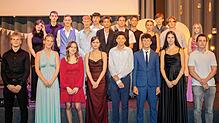Die Absolventinnen und Absolventen der Christlichen Schule im Hegau bei der Abschlussfeier. Foto: Ladina Ruckstuhl