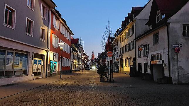 Ist die Färberstraße nachts künftig ruhiger? Ab 1. März ist auf der Kneipenmeile jetzt vieles anders &ndash; mit Folgen für Wirte, Gäste ...