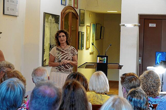 Volles Haus: Manuela Schneider im Rathaus.