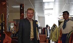 Wolfgang Moser betreibt das Geschäft Moser Herrenmode in der Hauptstraße. Er denkt noch lange nicht ans Aufhören.