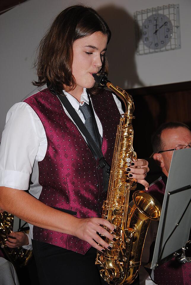 Bei dem Song “Hinterm Horizont“ von Udo Lindenberg überzeugte Judith Kehnel mit einem beindruckenden Altsaxophonsolo.