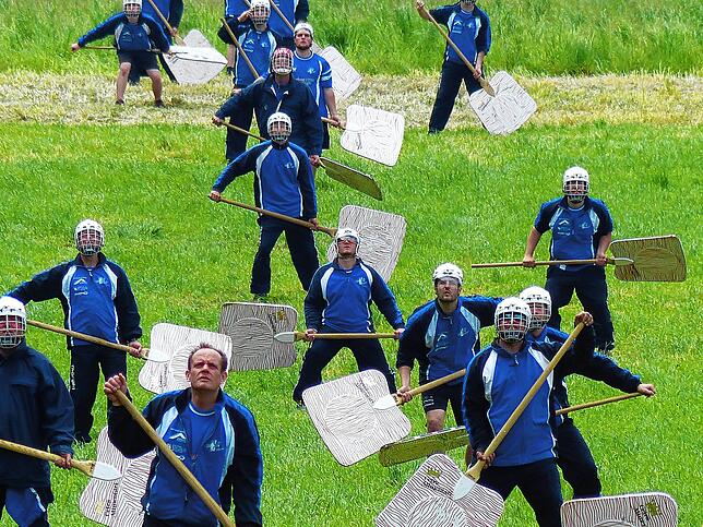 Hochrhein/Schweiz: Schwingen, Steinstoßen und Hornussen: Die ...