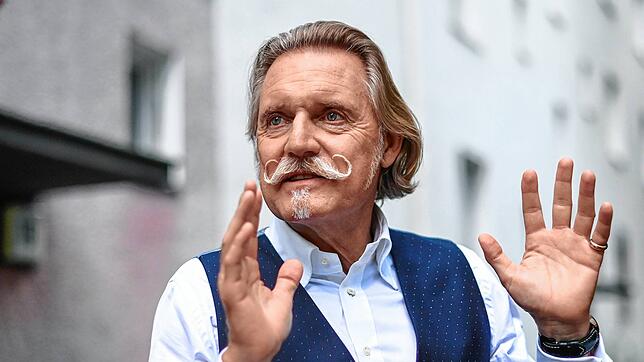 Fasnacht? Dieses Jahr leider nicht, sagt Ingo Lenßen. Der Anwalt steht stattdessen vor der Kamera.