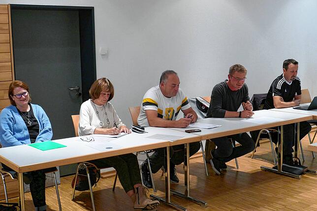 Die erste Hauptversammlung des neuen Badesee-Vereins im Anschluss an die erste Badesaison verlief sehr zufriedenstellend. Der Vorstand, ...